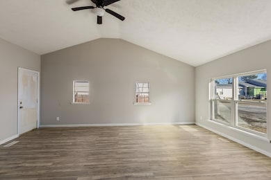 33335 State HWY112-Living room hi ceilin
