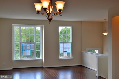 9061 Isabel Ln, Manassas Park, VA 20111 - photo 4