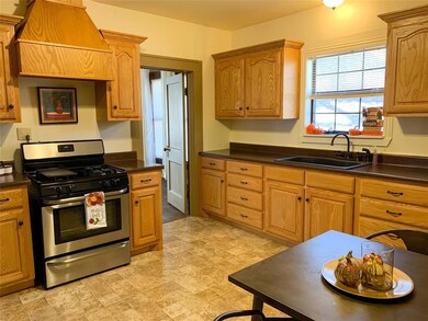 1300 N Preston St, Ennis, TX 75119 - photo 4