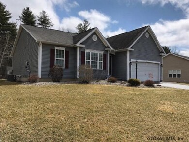 8 Garnet Ln, Schenectady, NY 12302 - photo 3