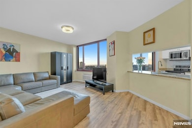 Palisades unit 3101, Fort Lee, NJ 07024 - photo 4