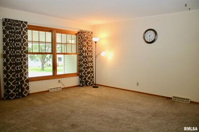 47 Parklane Cir, Bettendorf, IA 52722 - photo 4