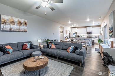 931 York St, Buckley, WA 98321 - photo 4