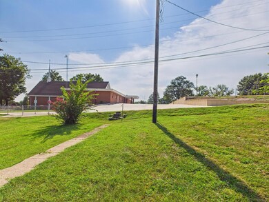 611 Cedar Ave, Cabool, MO 65689 - photo 7