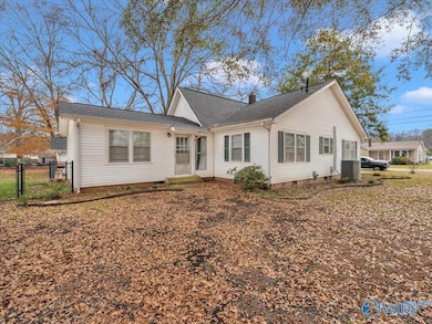 112 W Cherry St, Scottsboro, AL 35768 - photo 7