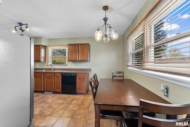 8112 9th St W, Rock Island, IL 61201 - photo 7