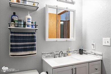 18-Master Bathroom_ELI4575-Edit