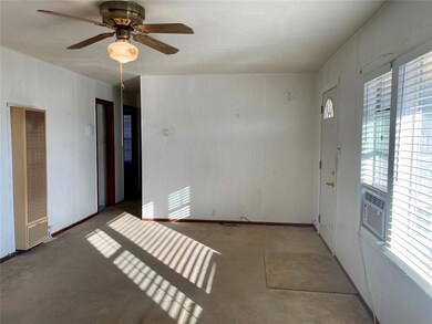 1619 Elizabeth St, Gainesville, TX 76240 - photo 6