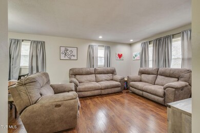 3200 Buckingham Dr, Johnson City, TN 37604 - photo 6