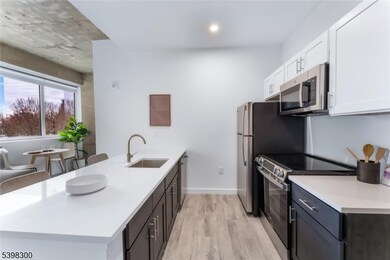 10 Commerce Ct unit 2G, Newark, NJ 07102 - photo 7