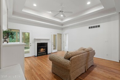 902 Forest Bridge Rd, Louisville, KY 40223 - photo 5