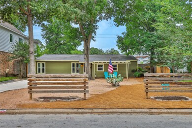 1018 Fisher St, Houston, TX 77018 - photo 2