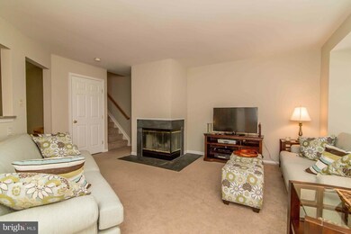 9219 Cardinal Forest Ln unit 31, Lorton, VA 22079 - photo 3