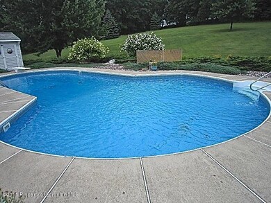 255 Gwen Elaine Ln, Falls, PA 18615 - photo 6