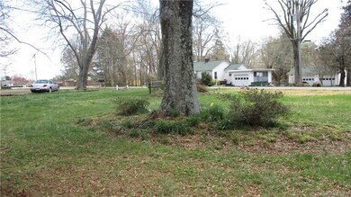 Well maintained, nice yard