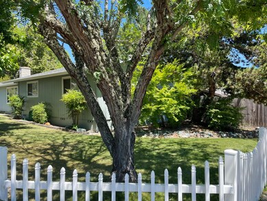 1939 NW Highland Ave, Grants Pass, OR 97526 - photo 2