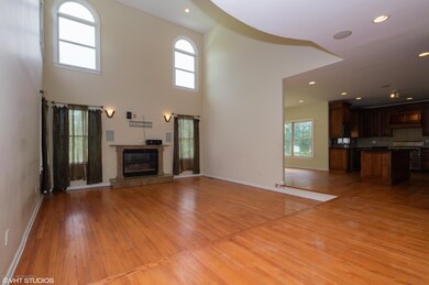 05_10AEdgemereDr_3_FamilyRoom_HiRes