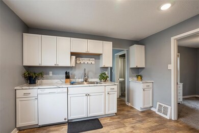 4508 SW 3rd St, Des Moines, IA 50315 - photo 7