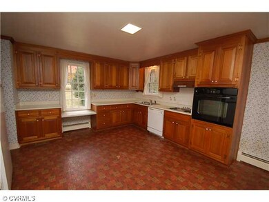 Kitchen - Extra large kitchen with a pantry and pl