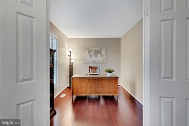 6203 Falcon Landing Ct, Burke, VA 22015 - photo 4