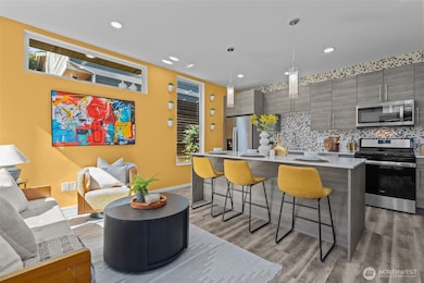 9221 Linden Ave N unit C, Seattle, WA 98103 - photo 5