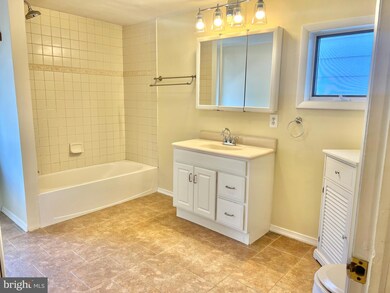 553 1/2 Arlington St, Tamaqua, PA 18252 - photo 4