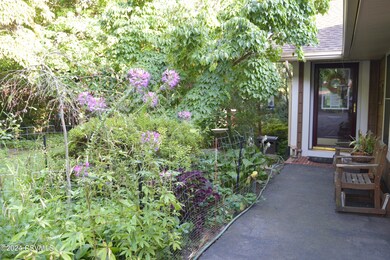 915 College Ct, Lewisburg, PA 17837 - photo 2