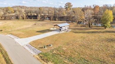 6425 Cravens Rd, Savannah, TN 38372 - photo 2