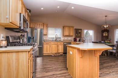 1234 NW 20th St, Redmond, OR 97756 - photo 3