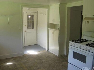 Kitchen-door leading to inside laundry area