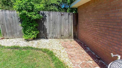 3409 Holt Cir, Pensacola, FL 32526 - photo 5