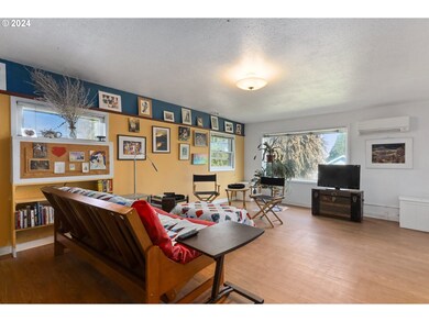 1810 E 9th St, the Dalles, OR 97058 - photo 5