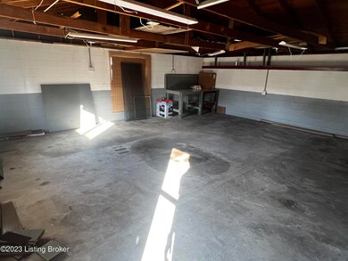 6005 Applegate Ln, Louisville, KY 40219 - photo 5