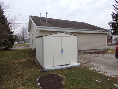 306 Defiance St, Wapakoneta, OH 45895 - photo 4