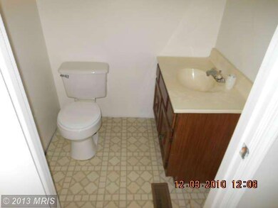 8812 Thornton Rolling Rd, Fredericksburg, VA 22408 - photo 2