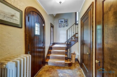 Beautiful woodwork, entry, stairs