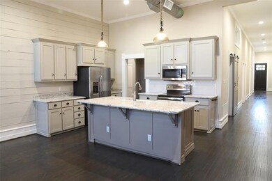 312 E California St, Gainesville, TX 76240 - photo 2