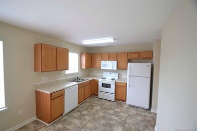 2112 Ballingarry Dr, Statesville, NC 28625 - photo 4