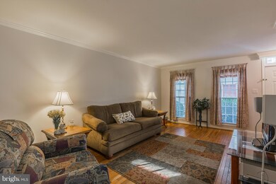 12832 Mill Brook Ct, Woodbridge, VA 22192 - photo 4
