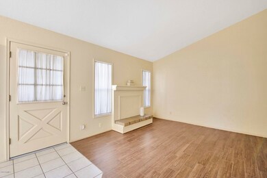 005-6409 S Kenneth Pl001