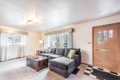 715 Latham Ct-5