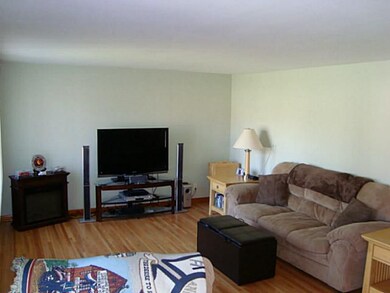Living Room spacious living room
