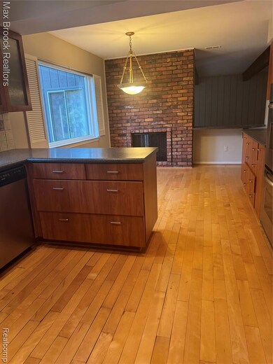 3200 Hartslock Woods Dr, West Bloomfield, MI 48322 - photo 5