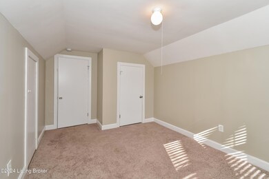 005-photo-family-room-6749978