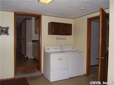 Other laundry / utility room (washer & dryer stay)