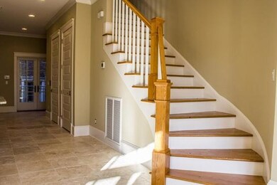 43 Pleasant St - Entryway