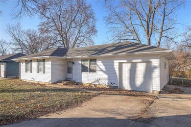 9410 Palmer Ave, Kansas City, MO 64138 - photo 4