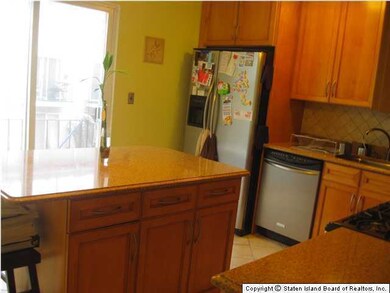 27 Theater Ln, Staten Island, NY 10304 - photo 4