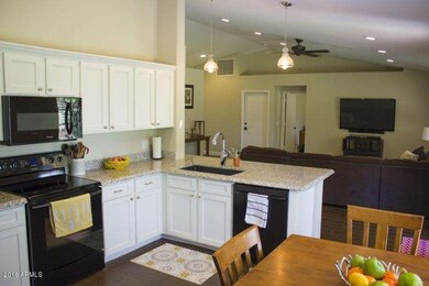 FarnsworthListing_24_800x533
