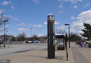 3961 Lyndhurst Dr unit 203, Fairfax, VA 22031 - photo 5